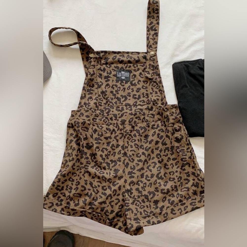 Cheetah 🐆 print corduroy short overalls